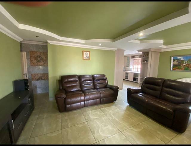 3 BEDROOM HOUSE FOR SALE IN LEACHVILLE EXT 3